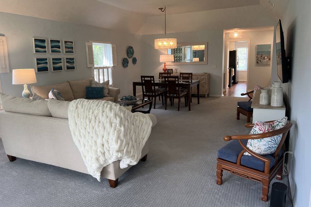 Photo of Livingroom in Indian River Shores