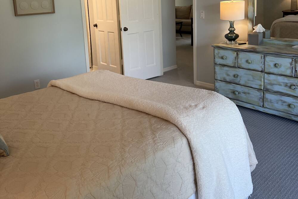 Photo of Bedroom in Indian River Shores