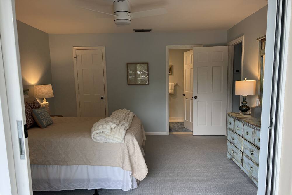 Photo of Bedroom in Indian River Shores