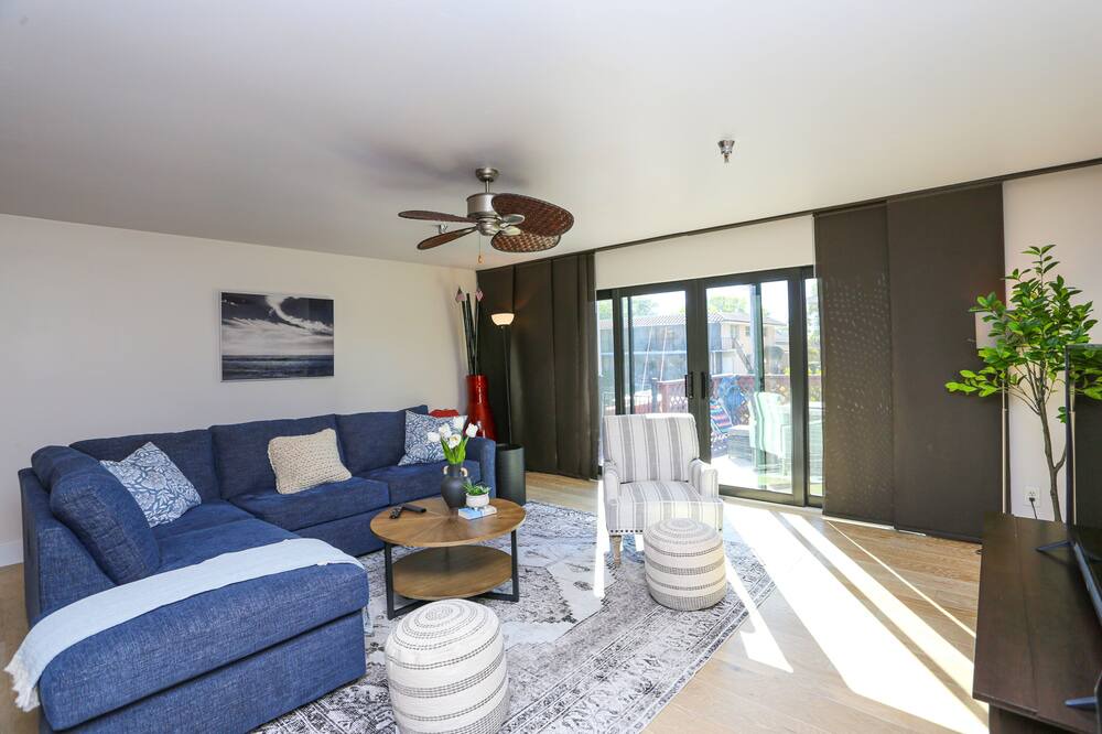 Photo of Livingroom in Royal Harbor