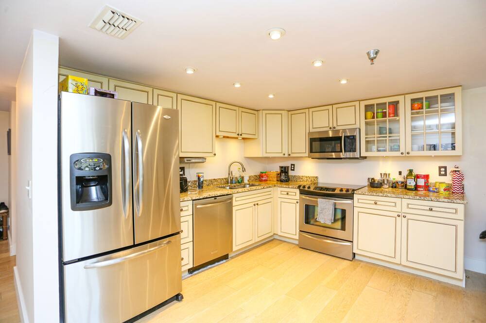 Photo of Kitchen in Royal Harbor