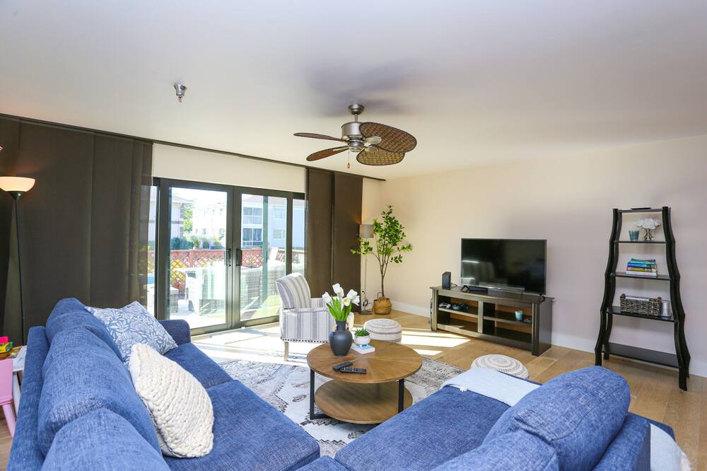 Photo of Livingroom in Royal Harbor