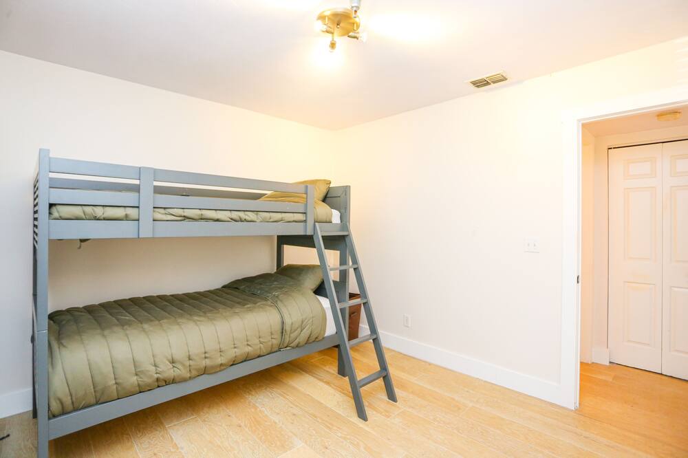 Photo of Bedroom in Royal Harbor