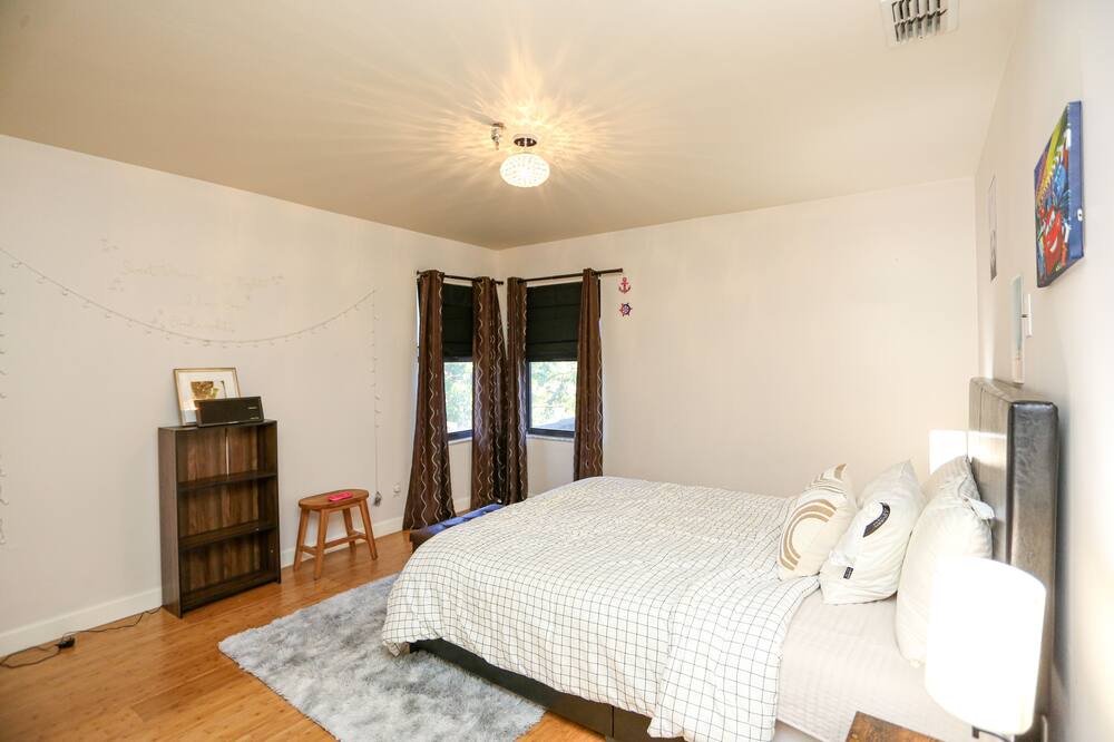 Photo of Bedroom in Royal Harbor