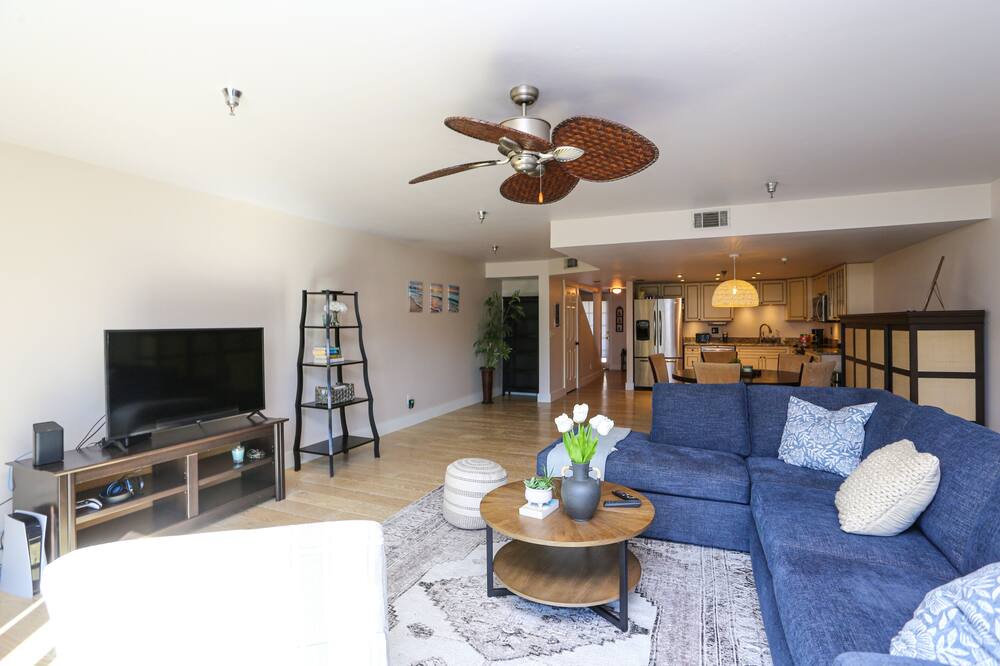 Photo of Livingroom in Royal Harbor