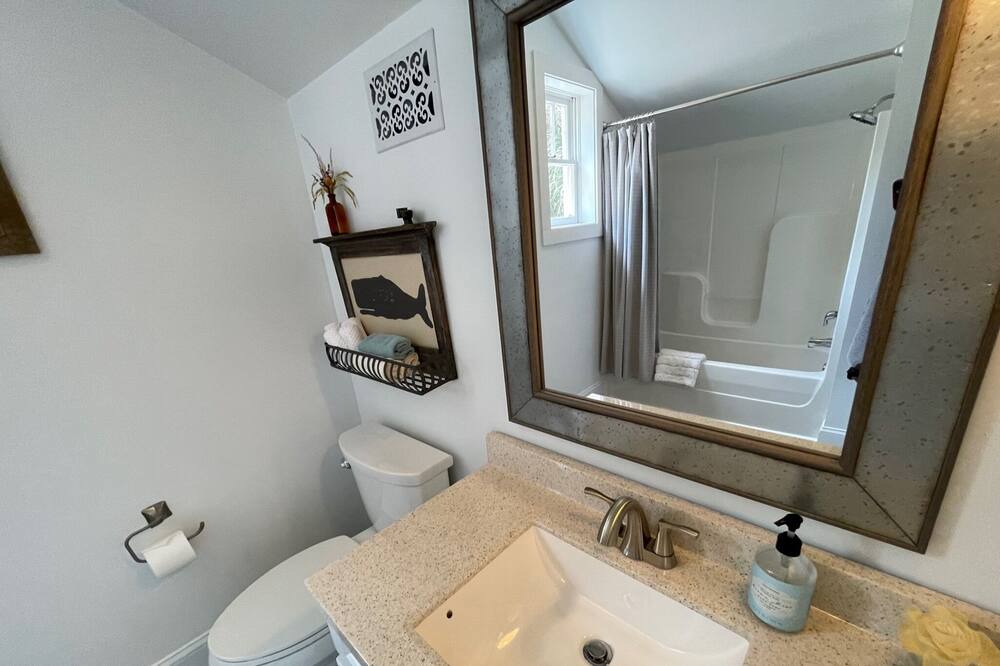 Photo of Bathroom in Beaufort