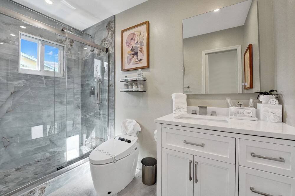 Photo of Bathroom in Tropic Palms