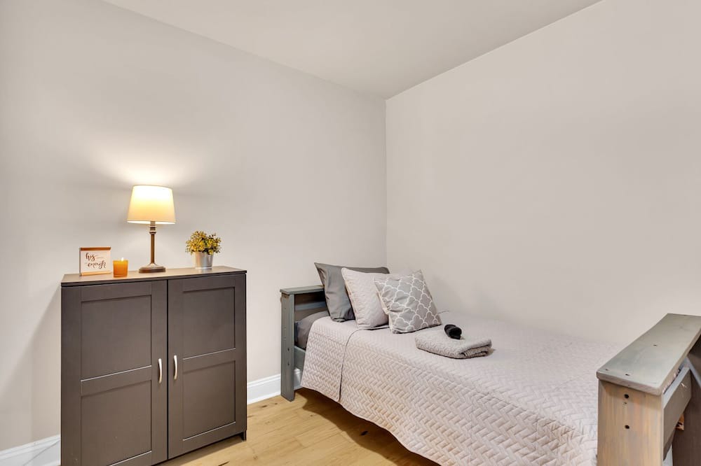 Photo of Bedroom in Dacula