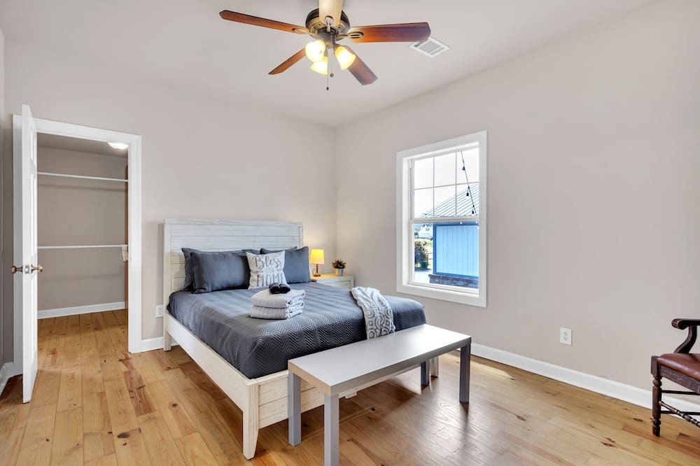 Photo of Bedroom in Dacula