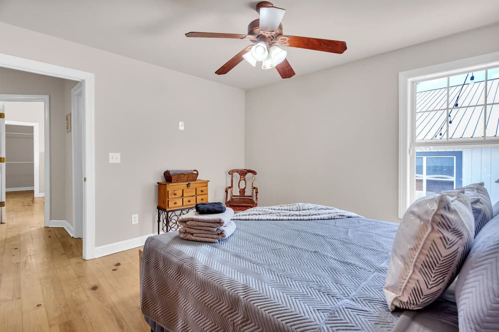 Photo of Bedroom in Dacula
