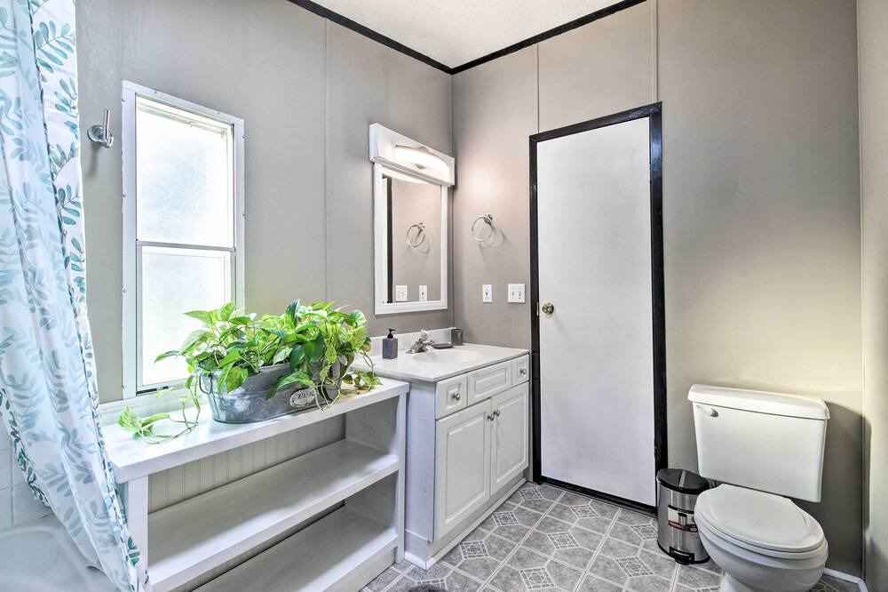 Photo of Bathroom in Midway