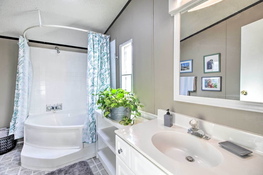 Photo of Bathroom in Midway