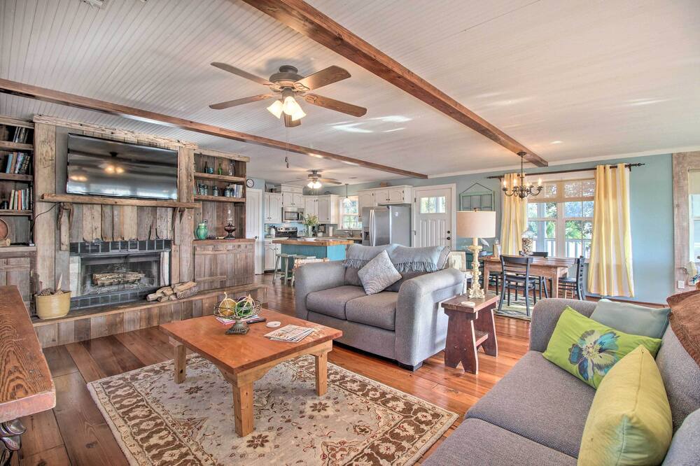 Photo of Livingroom in Midway