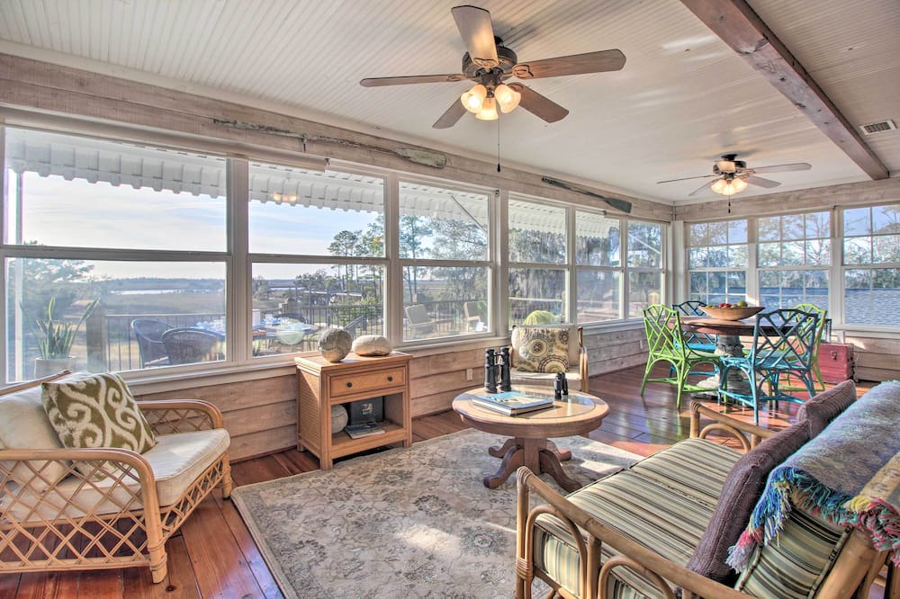 Photo of Bedroom in Midway