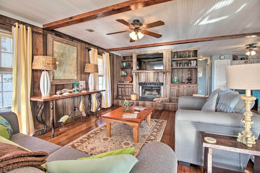 Photo of Livingroom in Midway