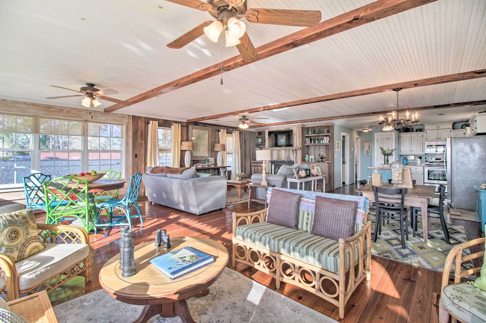 Photo of Livingroom in Midway