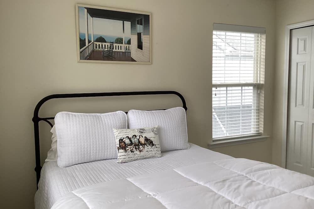 Photo of Bedroom in Lake Carolina