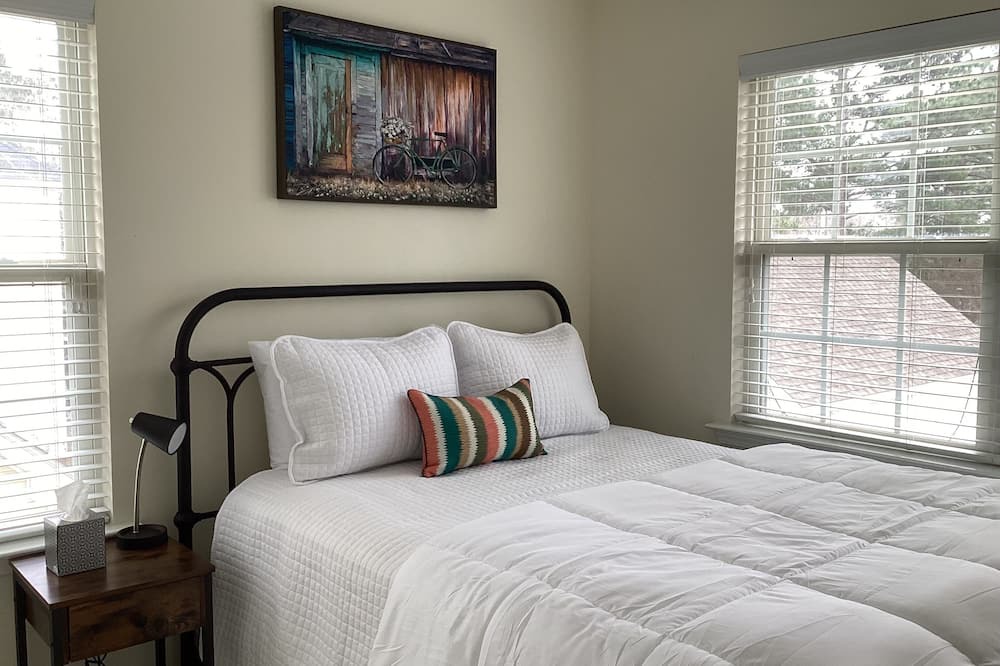 Photo of Bedroom in Lake Carolina