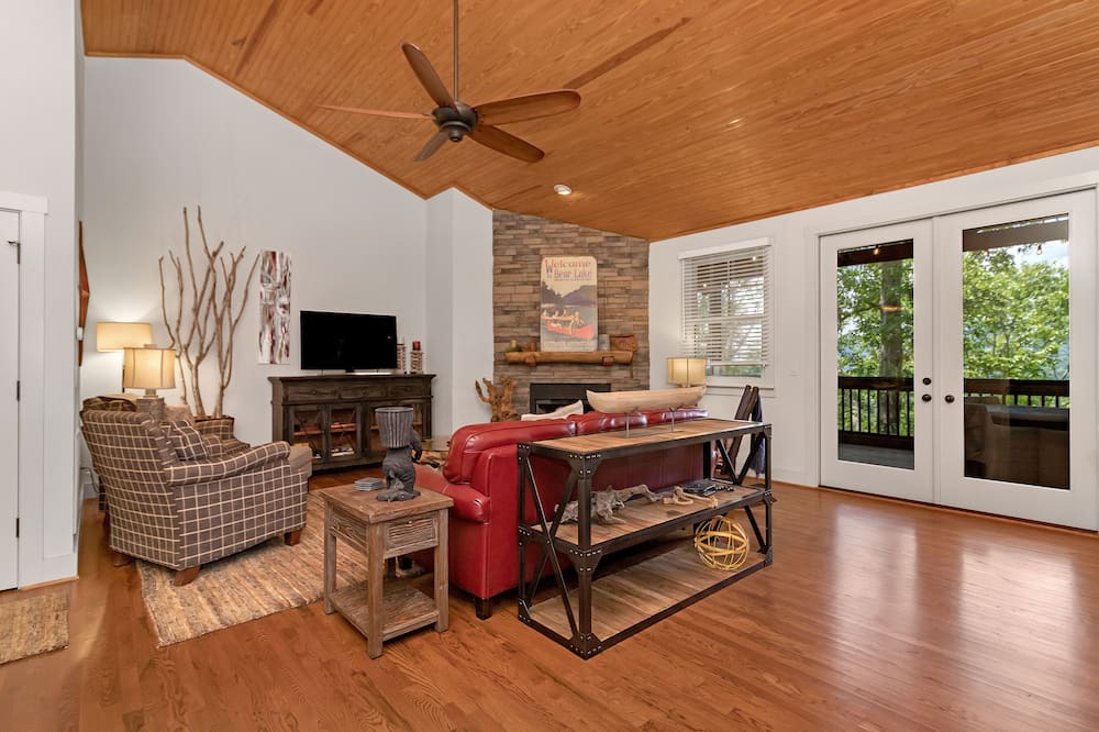 Photo of Livingroom in Bear Lake Reserve