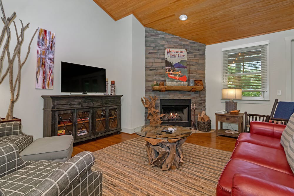 Photo of Livingroom in Bear Lake Reserve