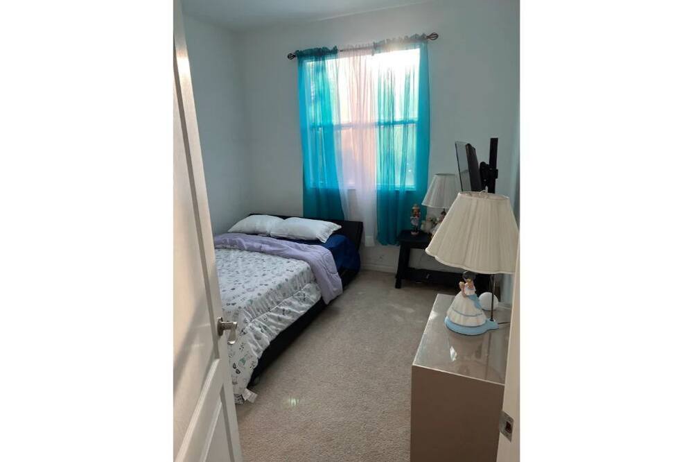 Photo of Bedroom in Lakewood Park