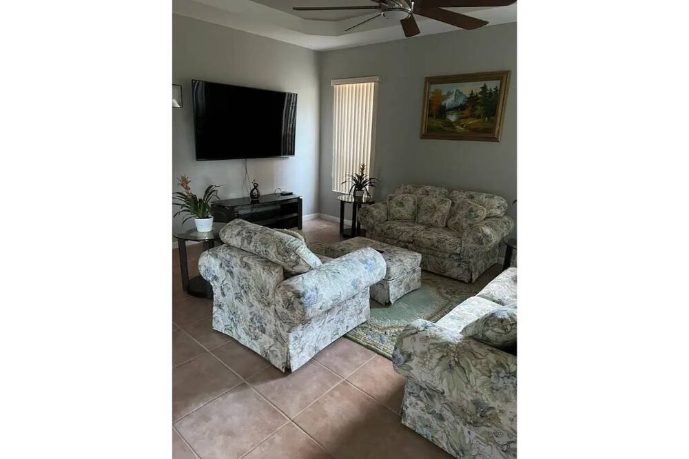 Photo of Livingroom in Lakewood Park