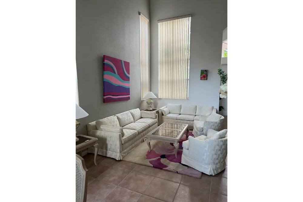 Photo of Livingroom in Lakewood Park