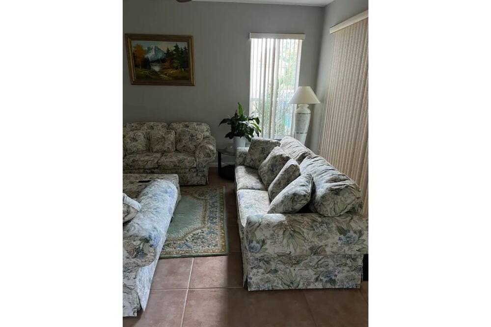 Photo of Livingroom in Lakewood Park
