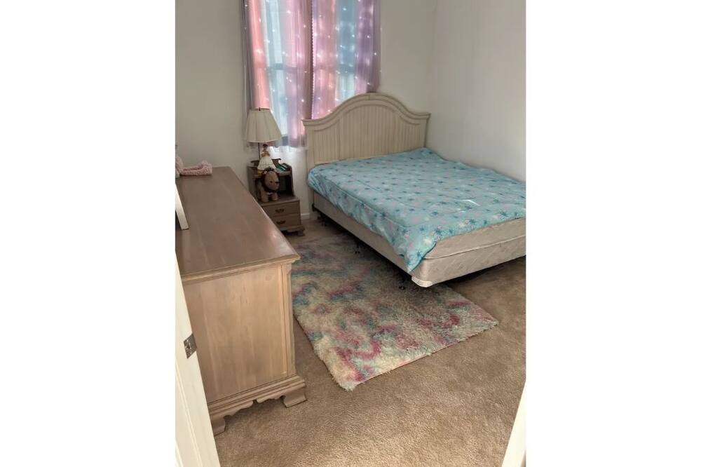 Photo of Bedroom in Lakewood Park