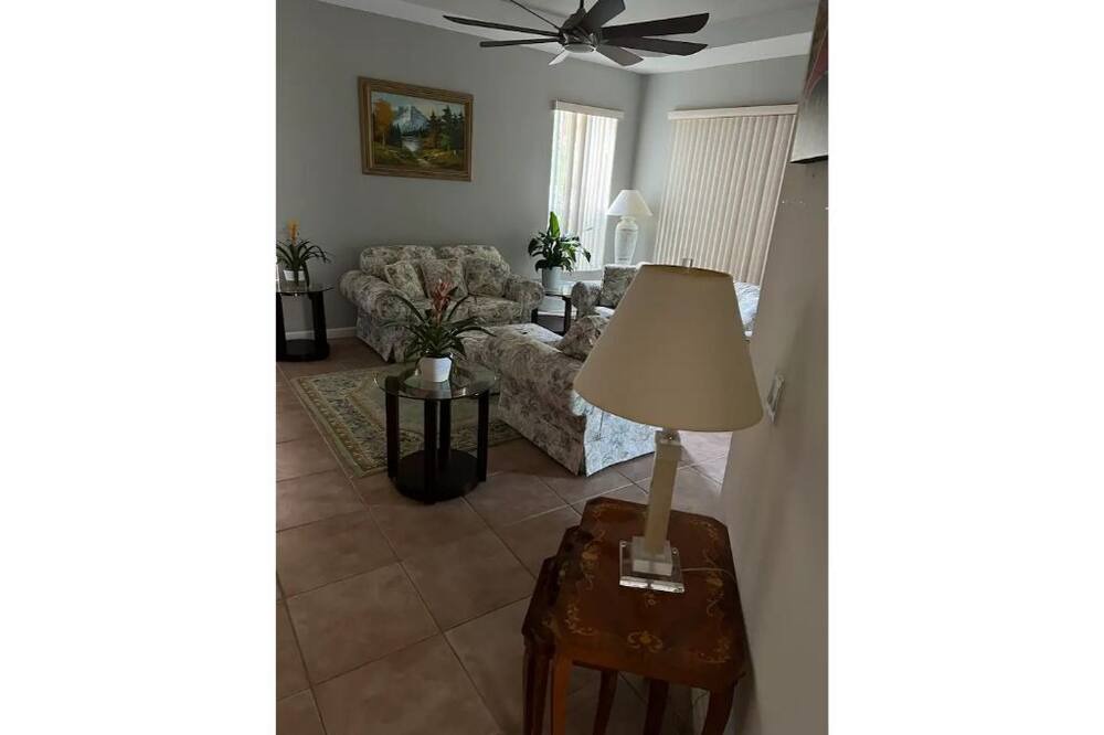 Photo of Livingroom in Lakewood Park