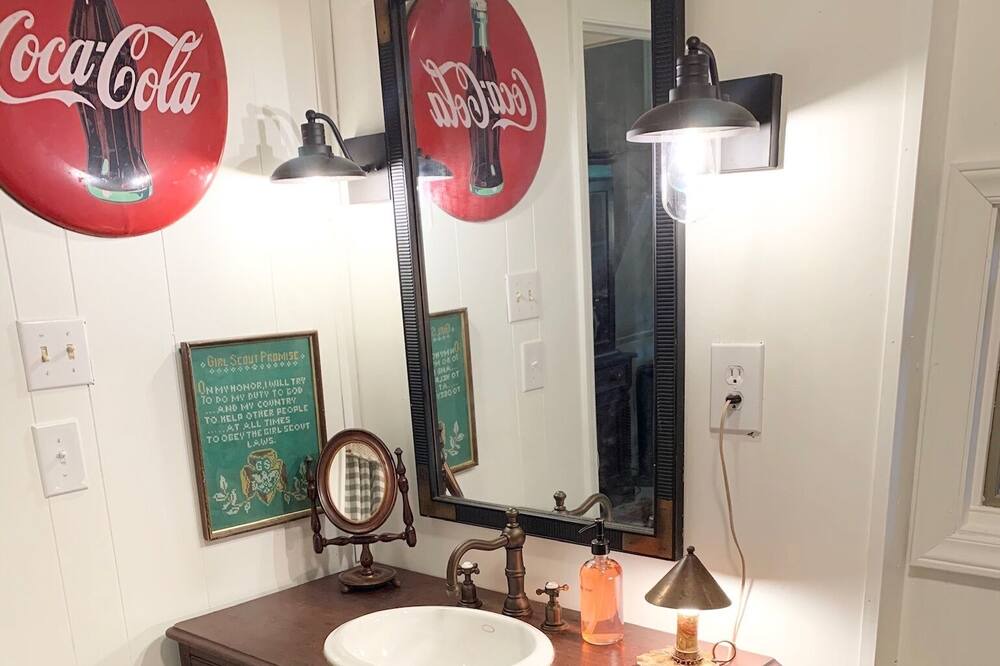 Photo of Bathroom in Cullowhee
