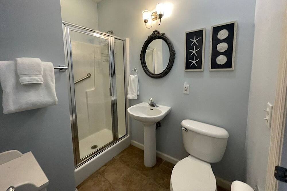 Photo of Bathroom in Bonito Boathouses