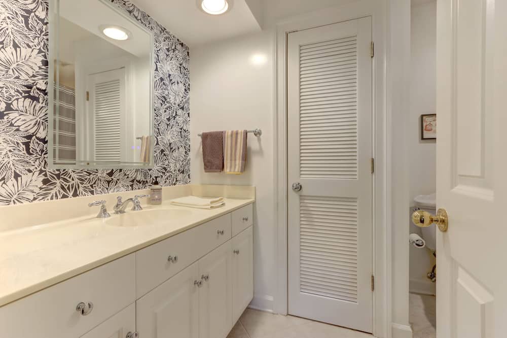 Photo of Bathroom in Old West Broad Neighborhood