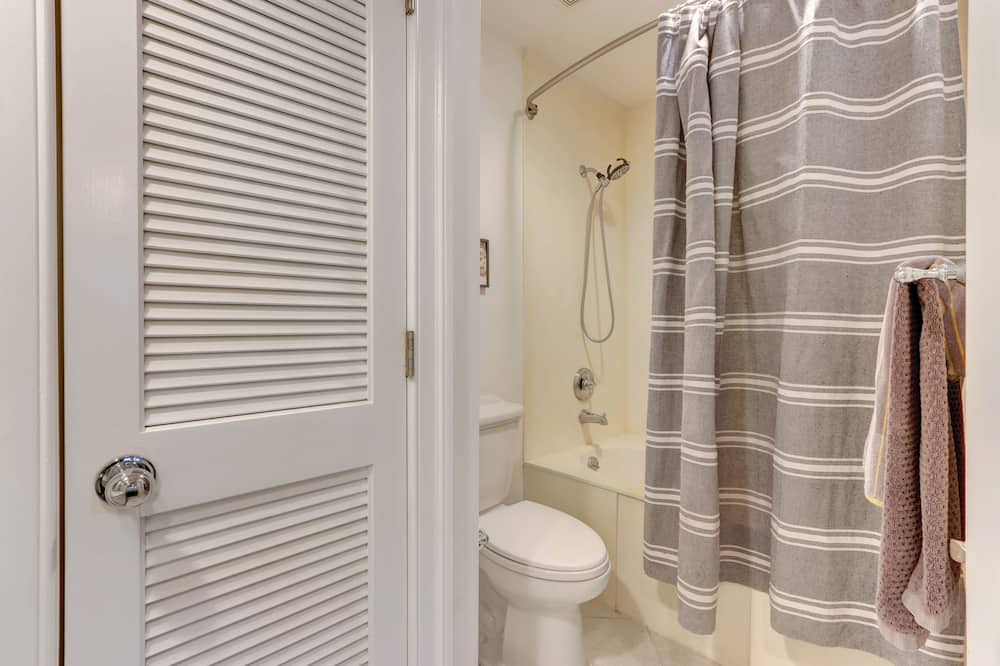 Photo of Bathroom in Old West Broad Neighborhood