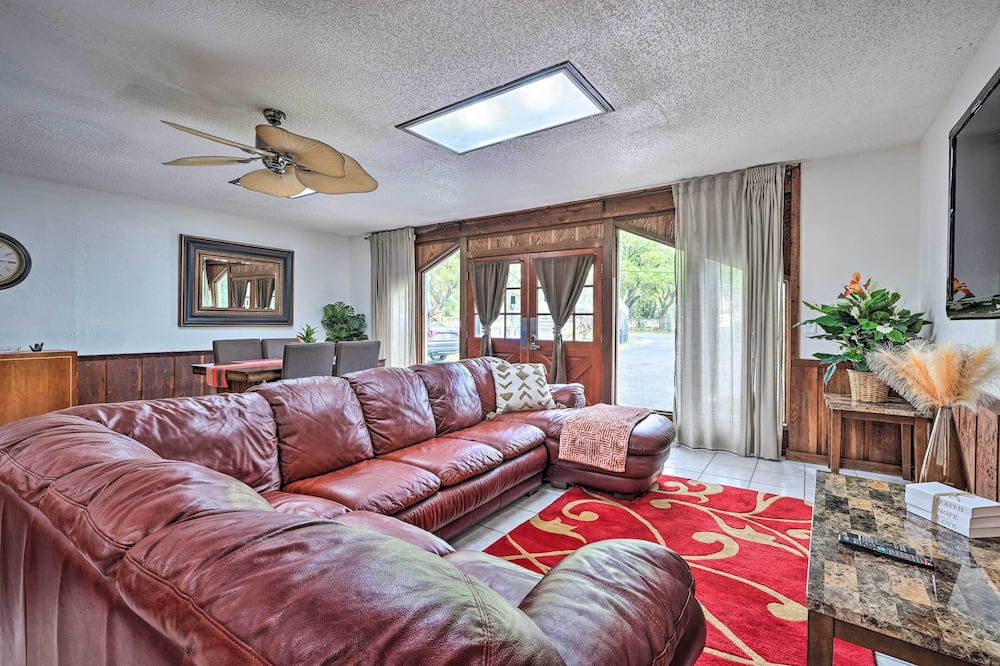 Photo of Livingroom in Durant