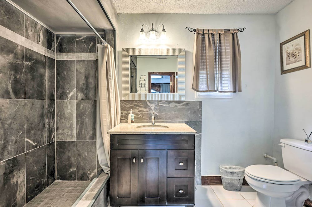 Photo of Bathroom in Durant