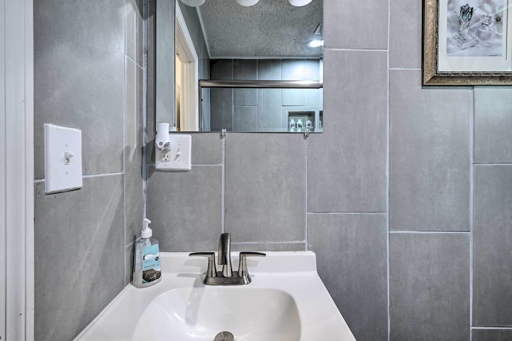 Photo of Bathroom in Durant
