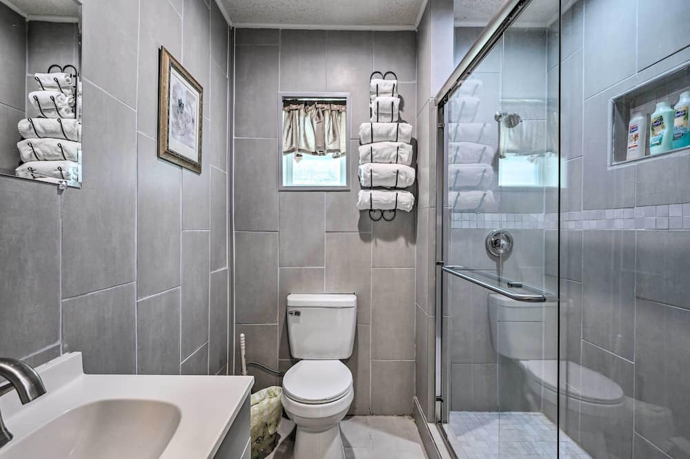 Photo of Bathroom in Durant