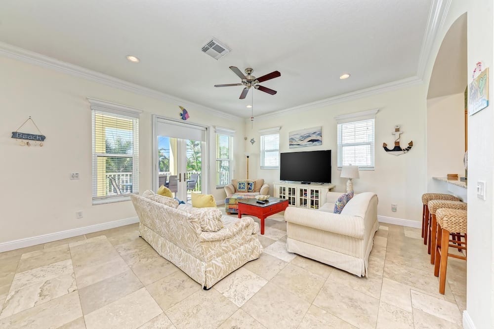 Photo of Livingroom in Whitney Beach