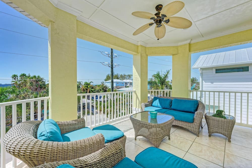 Photo of Patio Balcony in Whitney Beach