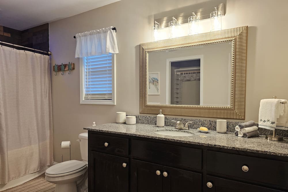 Photo of Bathroom in Manning