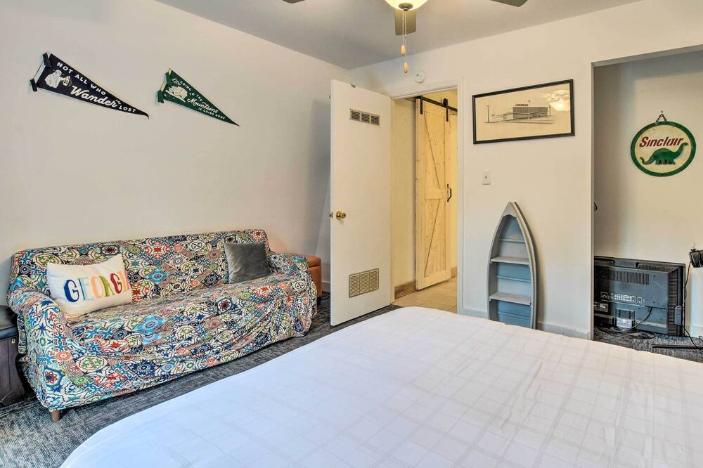 Photo of Bedroom in Tamassee