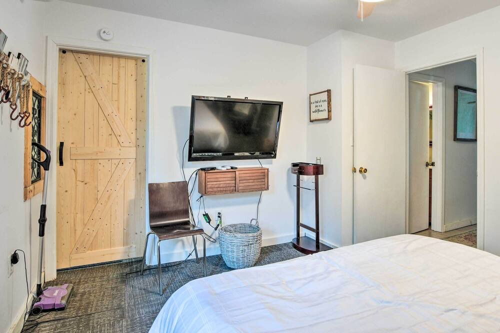 Photo of Bedroom in Tamassee
