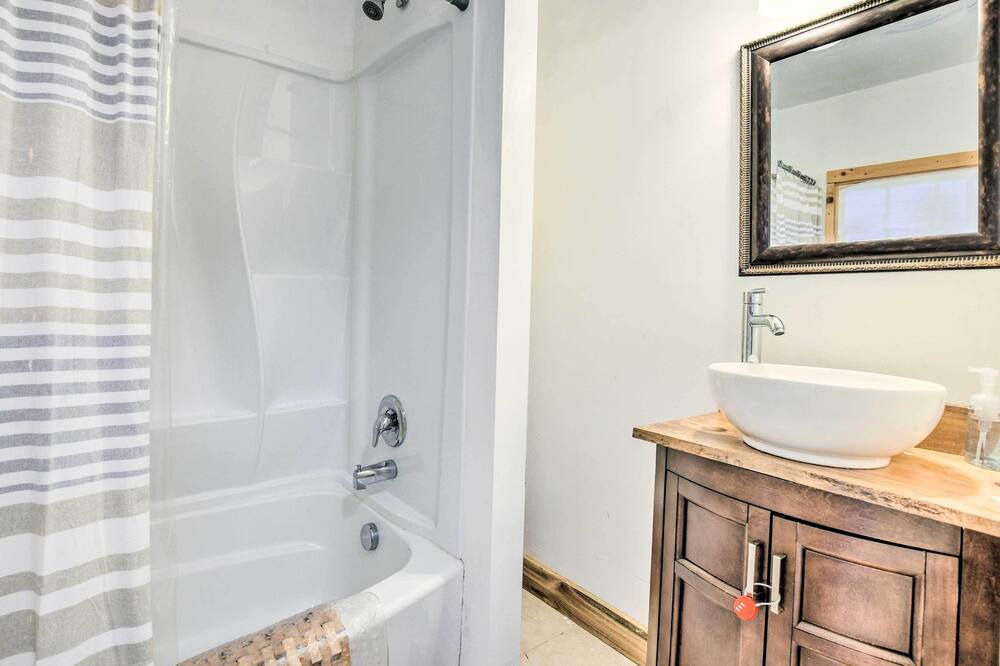 Photo of Bathroom in Tamassee
