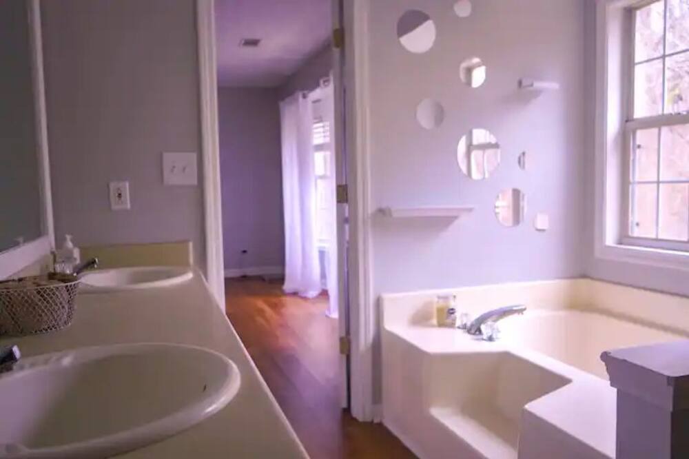 Photo of Bathroom in Auburn