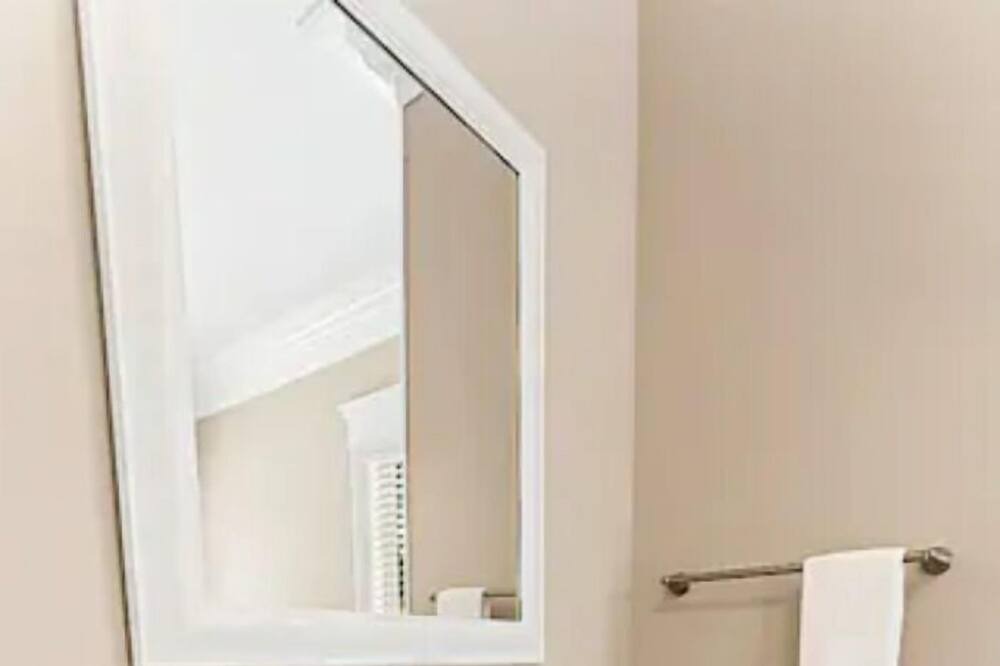 Photo of Bathroom in Winder