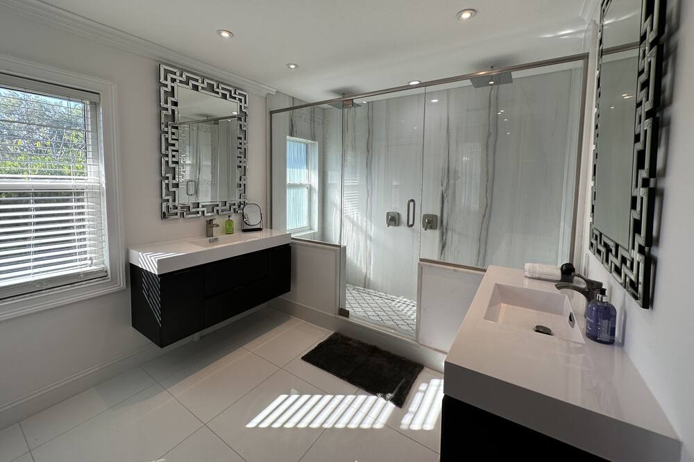 Photo of Bathroom in Lely Golf Estates