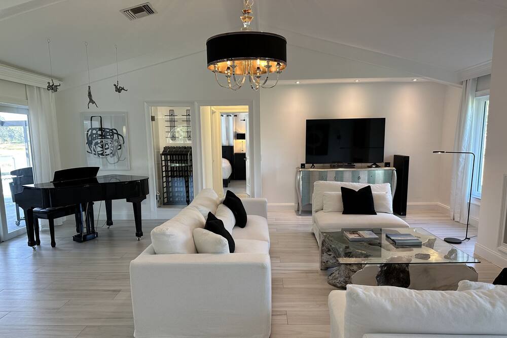 Photo of Livingroom in Lely Golf Estates