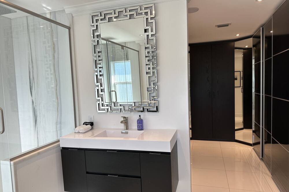 Photo of Bathroom in Lely Golf Estates
