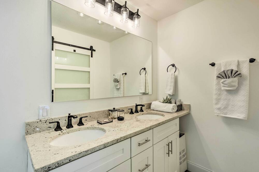 Photo of Bathroom in Tropic Palms